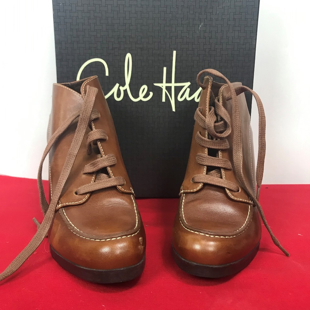 Amazing lace up Cole Haan booties 6.5 EUC Nikeair